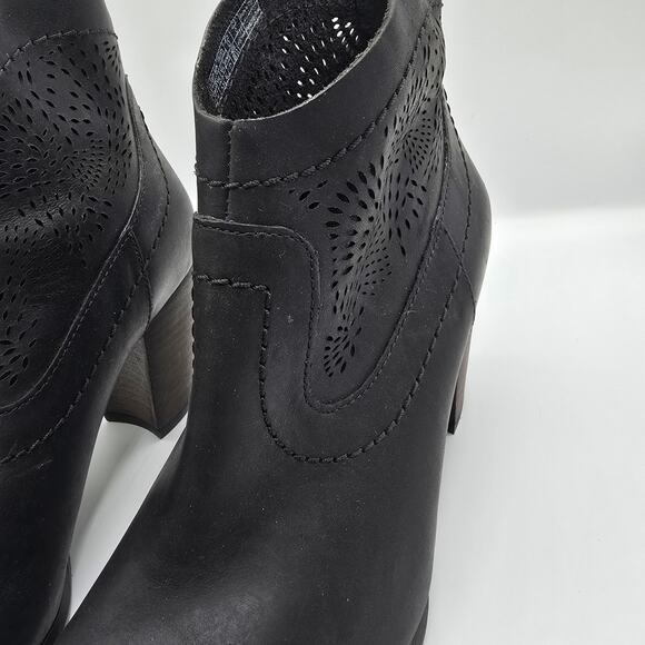 UGG Charlotte Seaweed black leather ankle boot size 6 laser cut perforated - Picture 13 of 13
